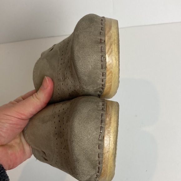 Sven Leaf Punch Spray Clogs in Beige Tan Sz 36 5 5.5 scandi granola girl hippie - Picture 7 of 16